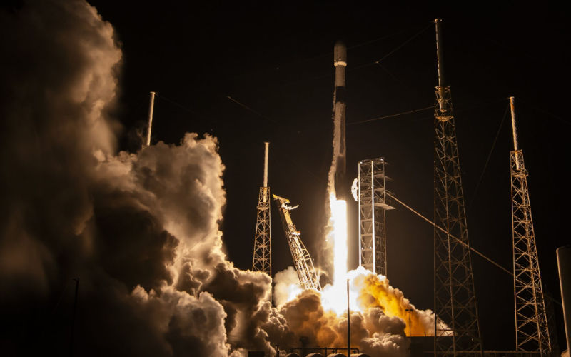 peluncuran n5 dengan falcon 9